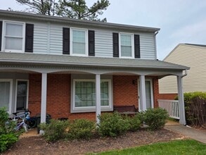 Building Photo - 3br 2.5ba End Unit Townhouse in Timber Ridge Subdivision