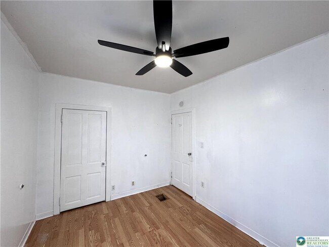 Building Photo - 527 Bradley St