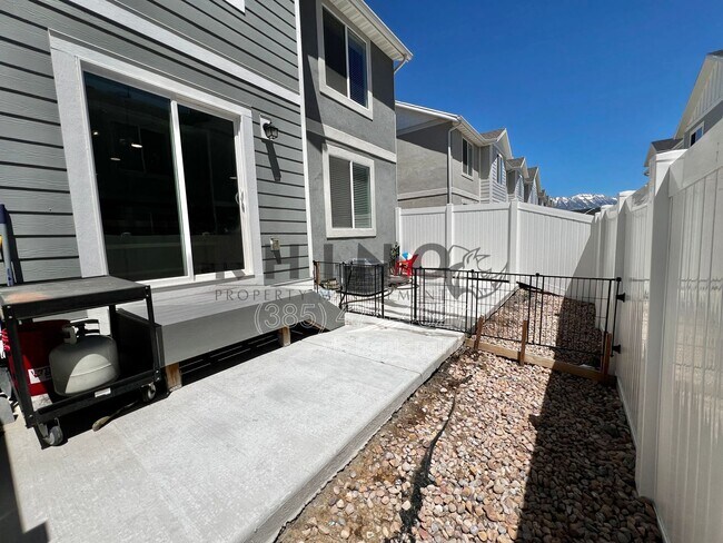 Building Photo - 3579 Cornfield Dr