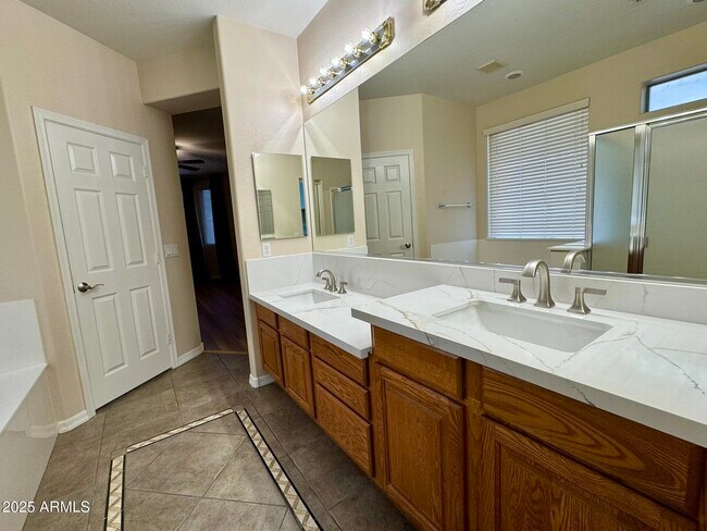 Building Photo - 2671 S Dragoon Dr