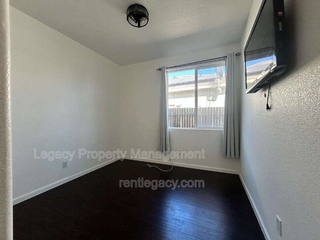 Building Photo - 300 Dedham Ct