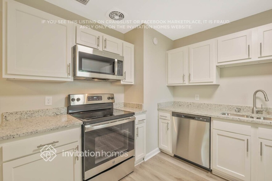 Building Photo - 8020 Pierre Dr