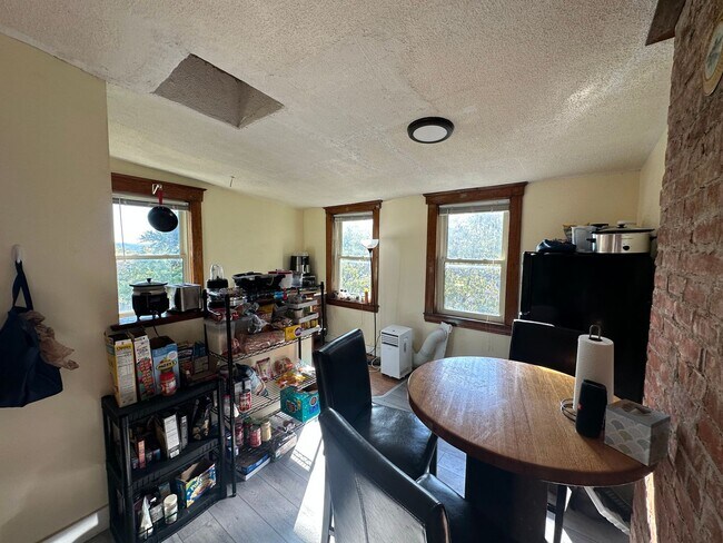 Building Photo - Clifton 6 Bedroom House Available