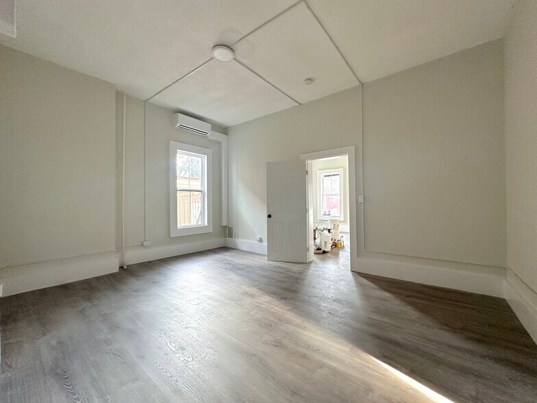Building Photo - 275 Grand St