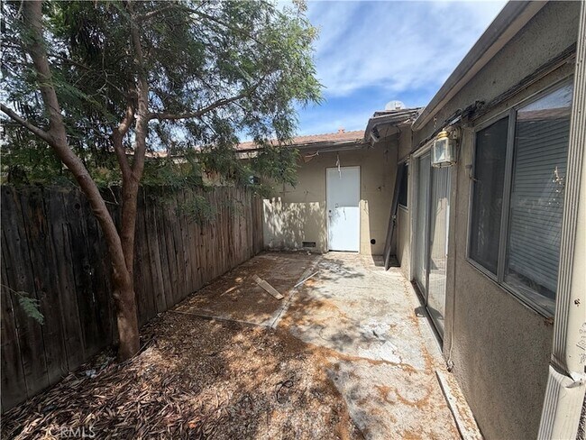 Building Photo - 1459 S Euclid Ave