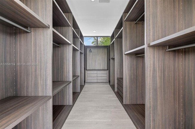 Building Photo - 16709 Botaniko Dr N