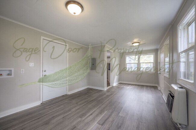 Building Photo - SMALL TOWN LIVING!!!