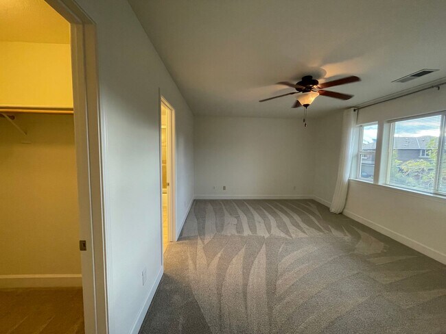 Building Photo - 3 Bedroom / 3 Bathroom in North Reno Near UNR