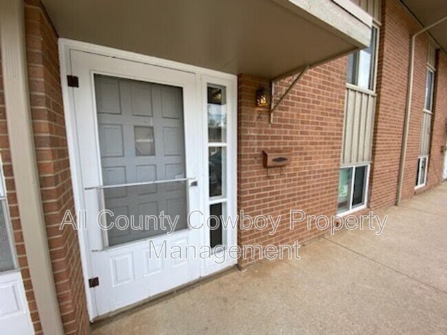 Building Photo - 1000 E Garfield St