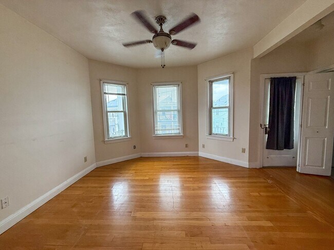 Building Photo - 56 Bowdoin St