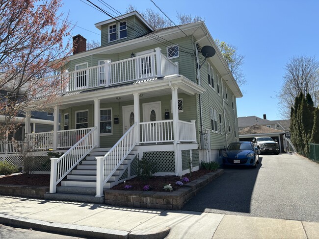 Building Photo - 253 Brown St