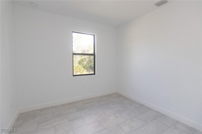 Building Photo - 1456 Rugby Cir