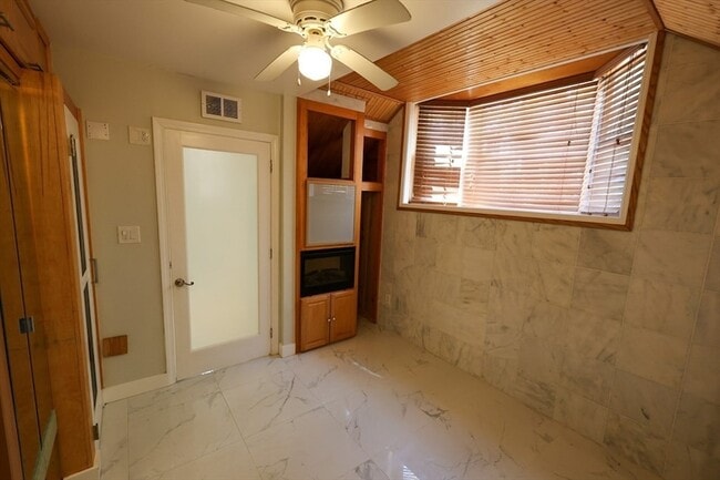 Building Photo - 235 Savin Hill Ave