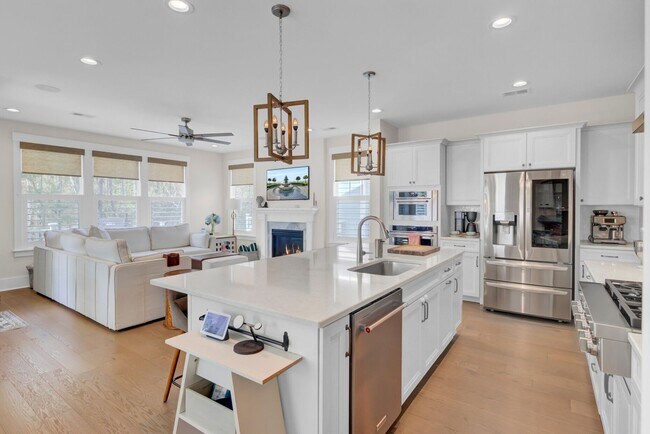 Building Photo - Impressive 4 bedroom home + office with el...