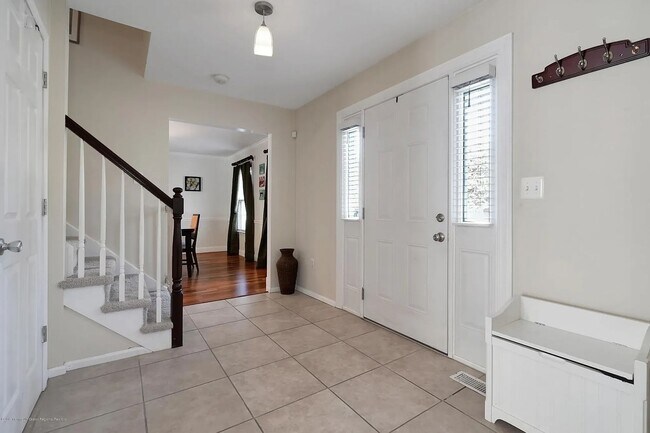 Building Photo - Charming Colonial on Quiet Cul-de-Sac