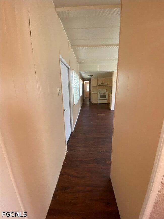 Building Photo - 2211 Cantor Ln