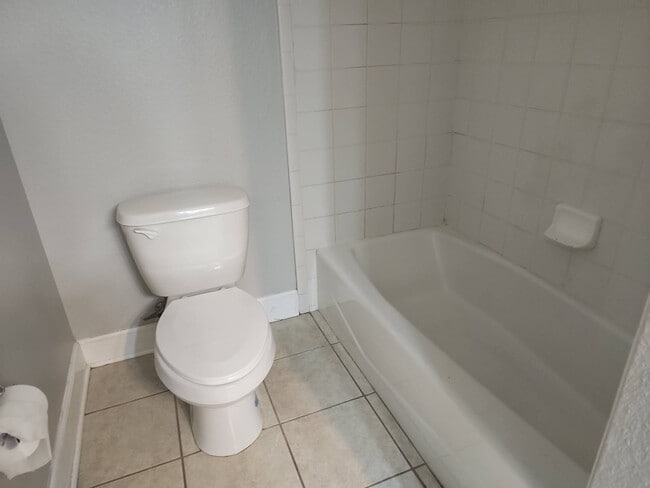 Building Photo - 7 6th Ave