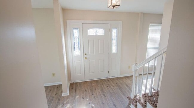 Building Photo - Gorgeous home ready to move in!