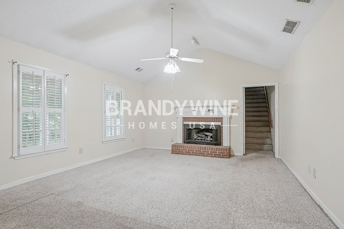 Building Photo - 205 Oak Shores Dr