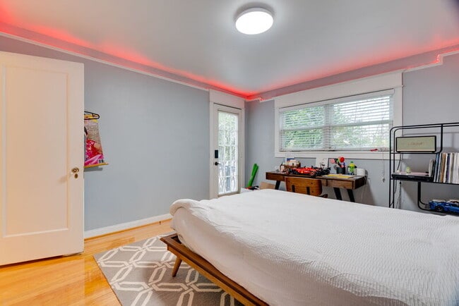 Building Photo - 3321 NE Peerless Pl