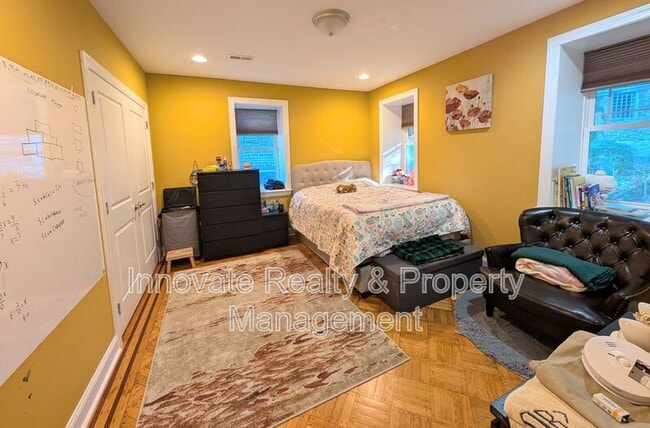 Building Photo - 6519 Lincoln Dr