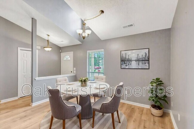 Building Photo - 8565 Brookforest Dr