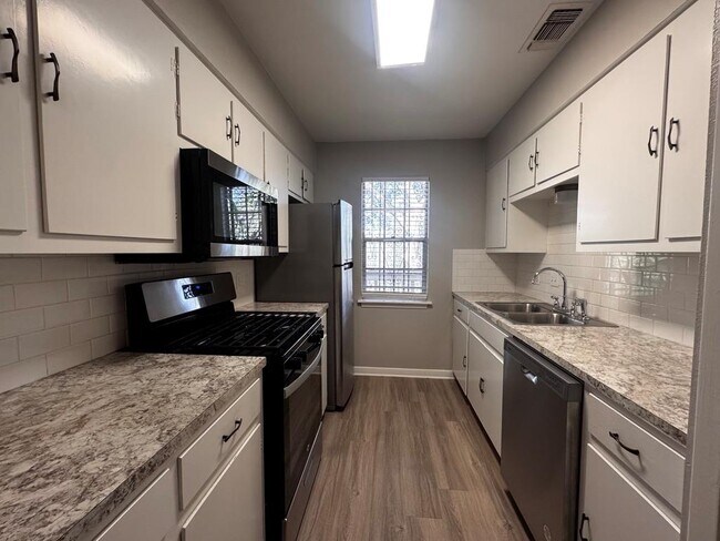 Building Photo - 3306 Doolin Dr