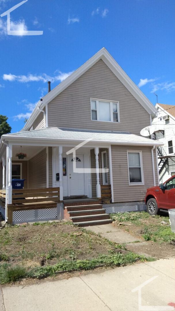 Building Photo - Large single family in Allston