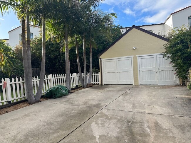 Building Photo - 413-413-413-412 Montgomery St