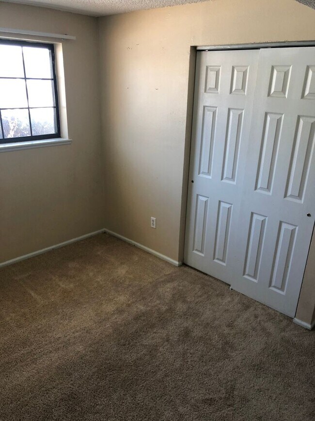 Building Photo - Coming-Soon- 4BR/2BA SINGLE FAMILY HOME