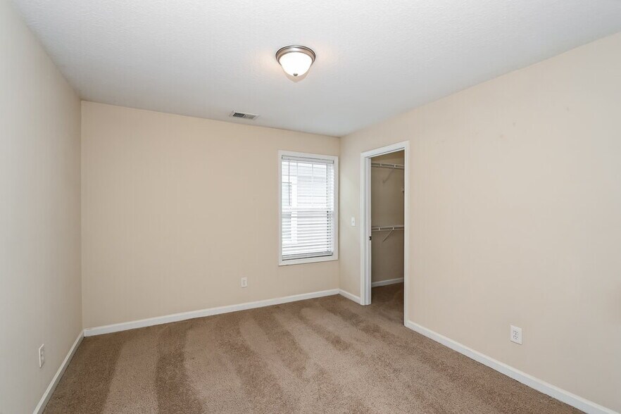 Building Photo - 14 Courtyard Ln