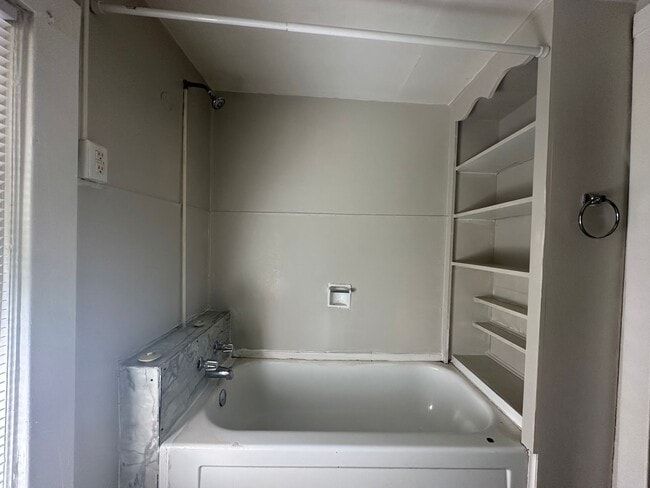 Building Photo - 2 Story House Under $800