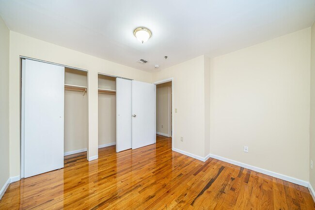 Building Photo - 524-526 4th St