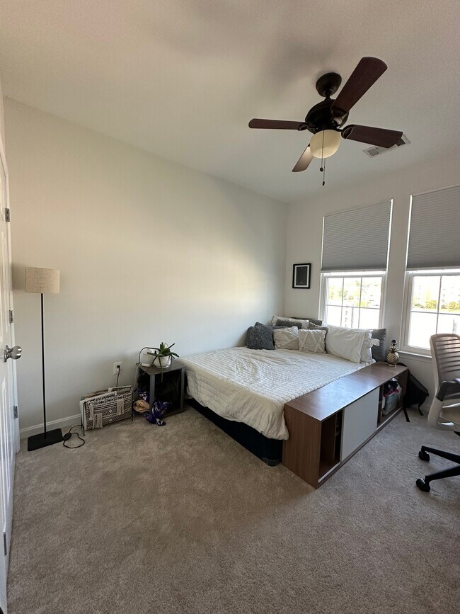 Building Photo - 2465 Army Navy Dr