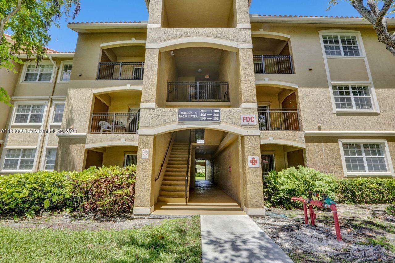 Building Photo - 160 SW 117th Ter