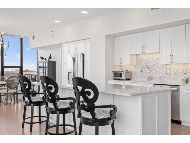 Building Photo - 740 Portland Ave