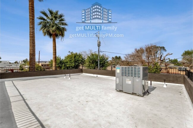 Building Photo - 1006 E Pasadena Ave