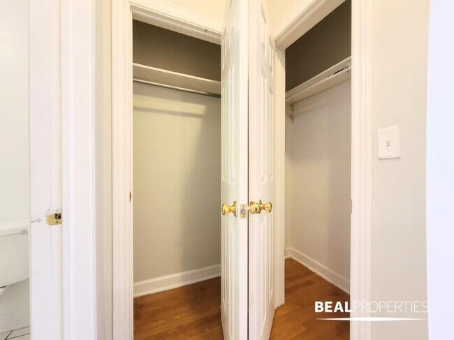 Building Photo - 0 bedroom in CHICAGO IL 60657
