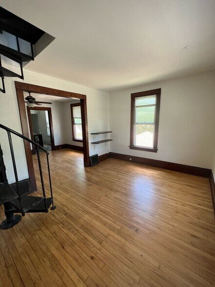 Building Photo - 1815 E 35th St