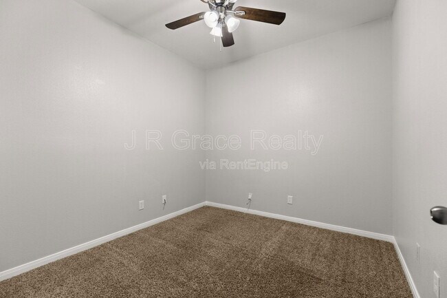 Building Photo - 10217 Hyacinth Ln