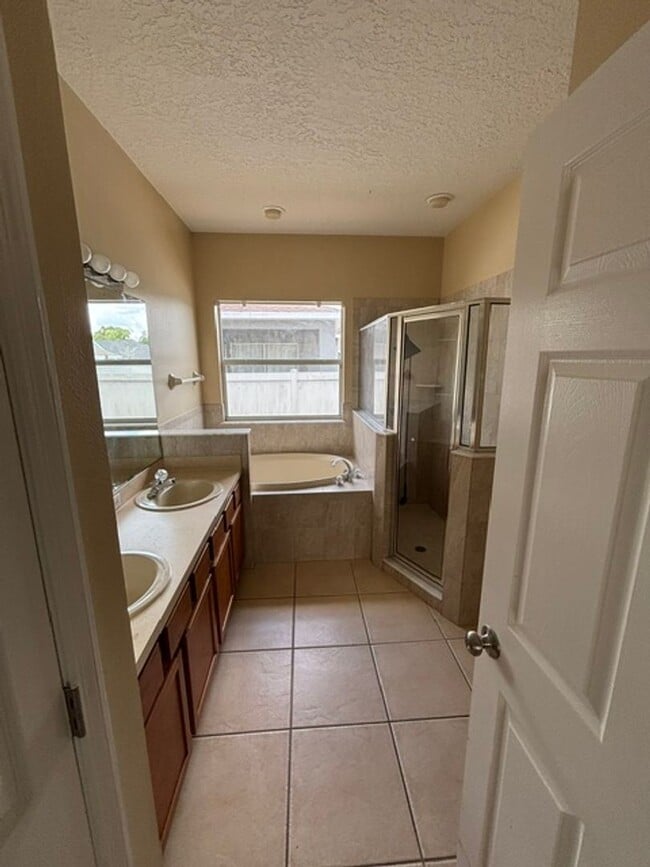 Building Photo - 4/2/2 In Sterling Hills