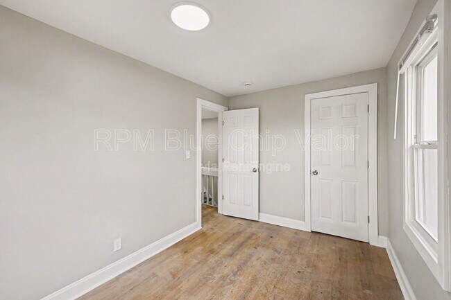 Building Photo - 1710 Lawn Ave