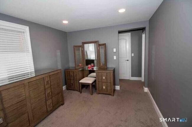 Building Photo - 21 Grove Way