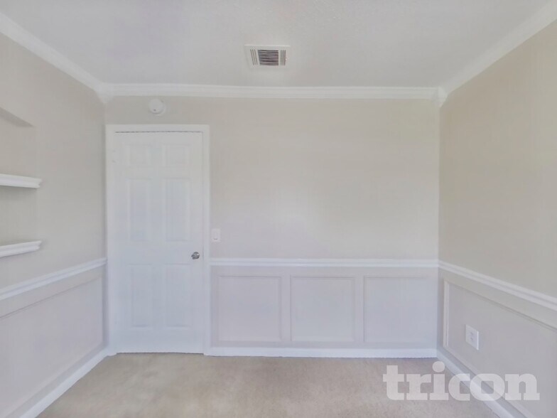 Building Photo - 4324 Queensway Dr