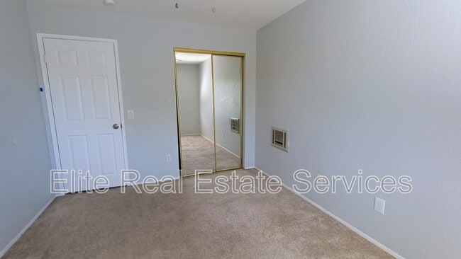 Building Photo - 1013 S Sunshine Ave