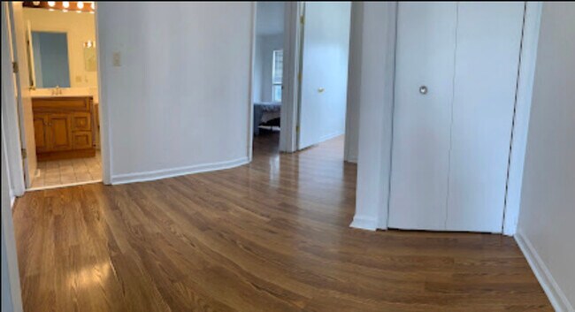 Building Photo - 723 Tiffany Ct