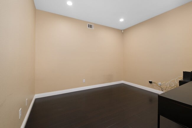 Building Photo - Charming 3-Bedroom | 2.5 BTH Home in Prime...