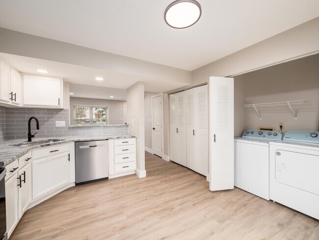 Building Photo - 629 Pebble Pl Dr