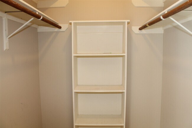 Building Photo - 3623 Chatwood Dr