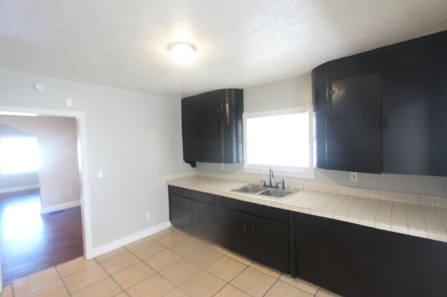 Building Photo - New On The Market with Fresh Updates!! Bet...